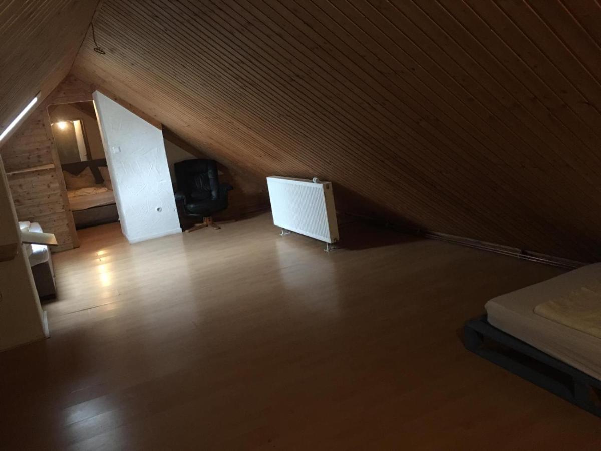 Zimmer Im Dachgeschoss Kaiserslautern Kültér fotó